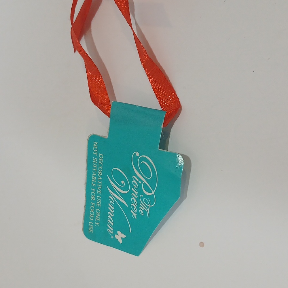 The Pioneer Woman Ceramic Christmas Ornament- Pie Spatula - Picture 5 of 7
